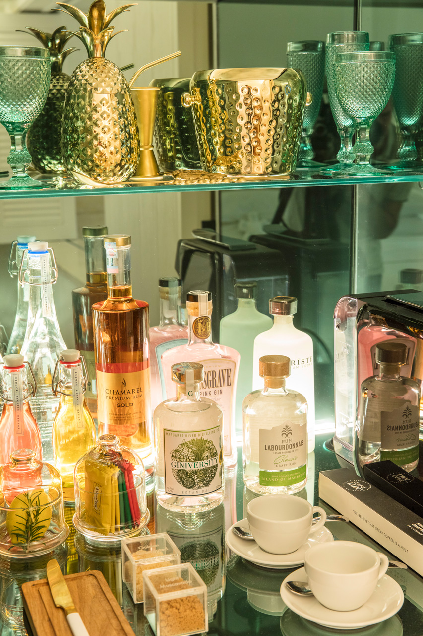 告别迷你吧台，欢迎热带酒吧