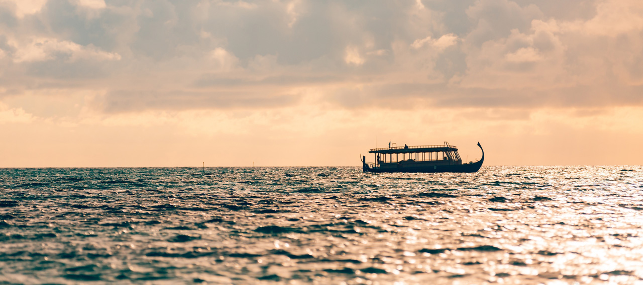 多尼船上的瑜伽和音浴