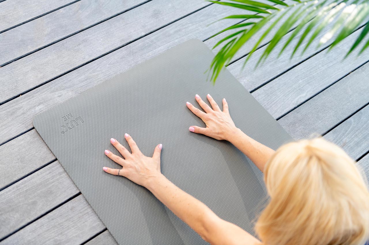 瑜伽垫上和垫下的正念之旅